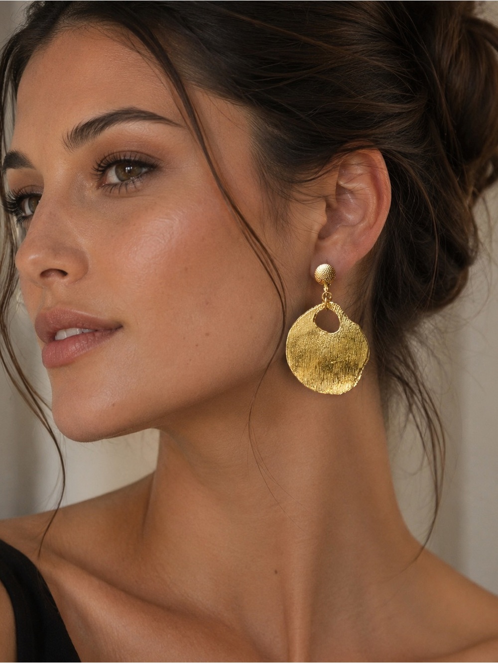 Vintage Carol Daulpaise Modernist Textured Gold Tone Comfort Clip on Earrings